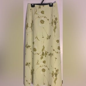Gorgeous vintage light green floral pencil skirt by Pariscope.